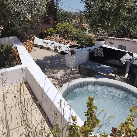 Casa Do Bairro - A Gema Escondida Da *