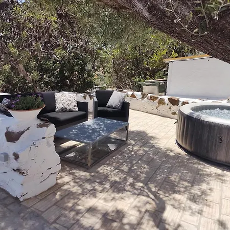 Casa Do Bairro - A Gema Escondida Da *