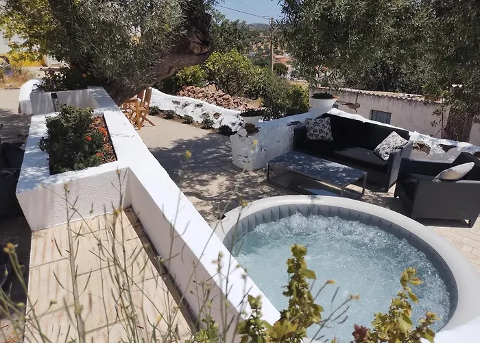 Casa Do Bairro - A Gema Escondida Da *